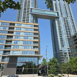 Downtown Condo, Free Indoor Parking With Amazing View Toronto