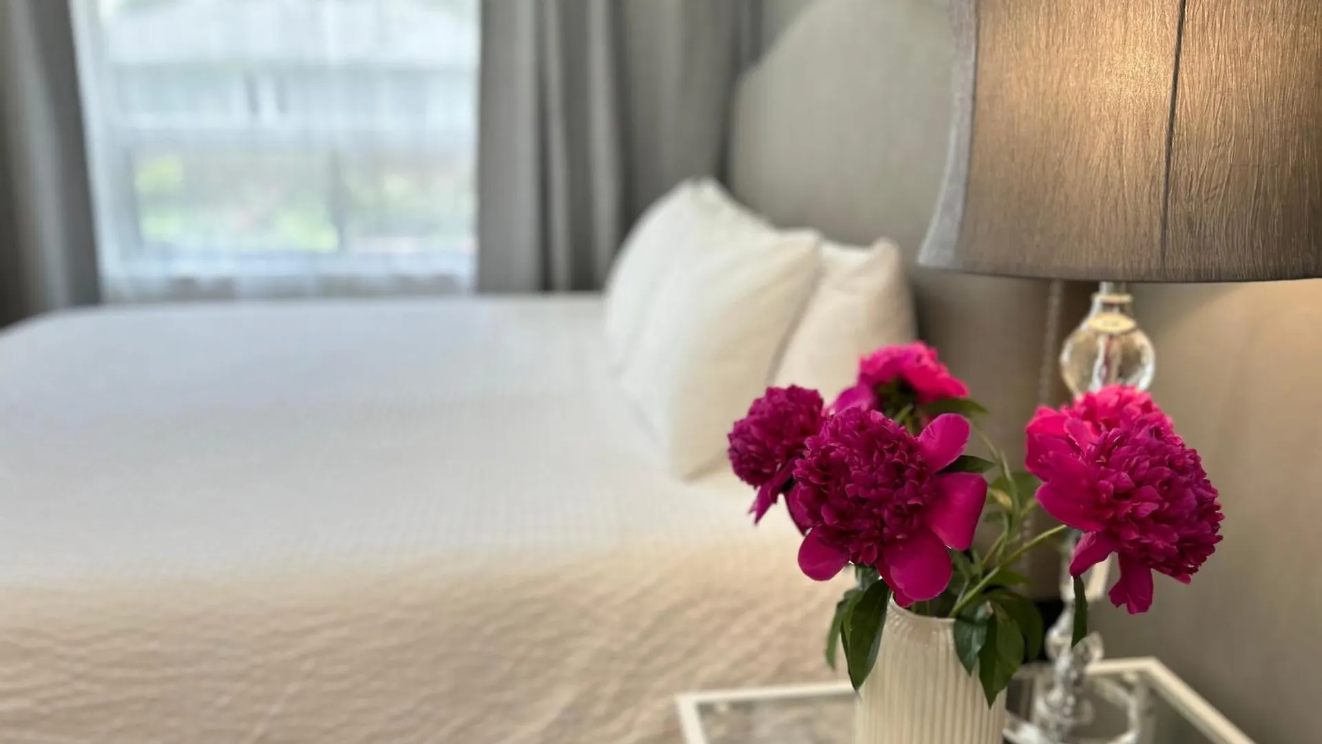 Homestay Modern Lux Family Rooms - Kingbed - Near Sheppard W Station Toronto