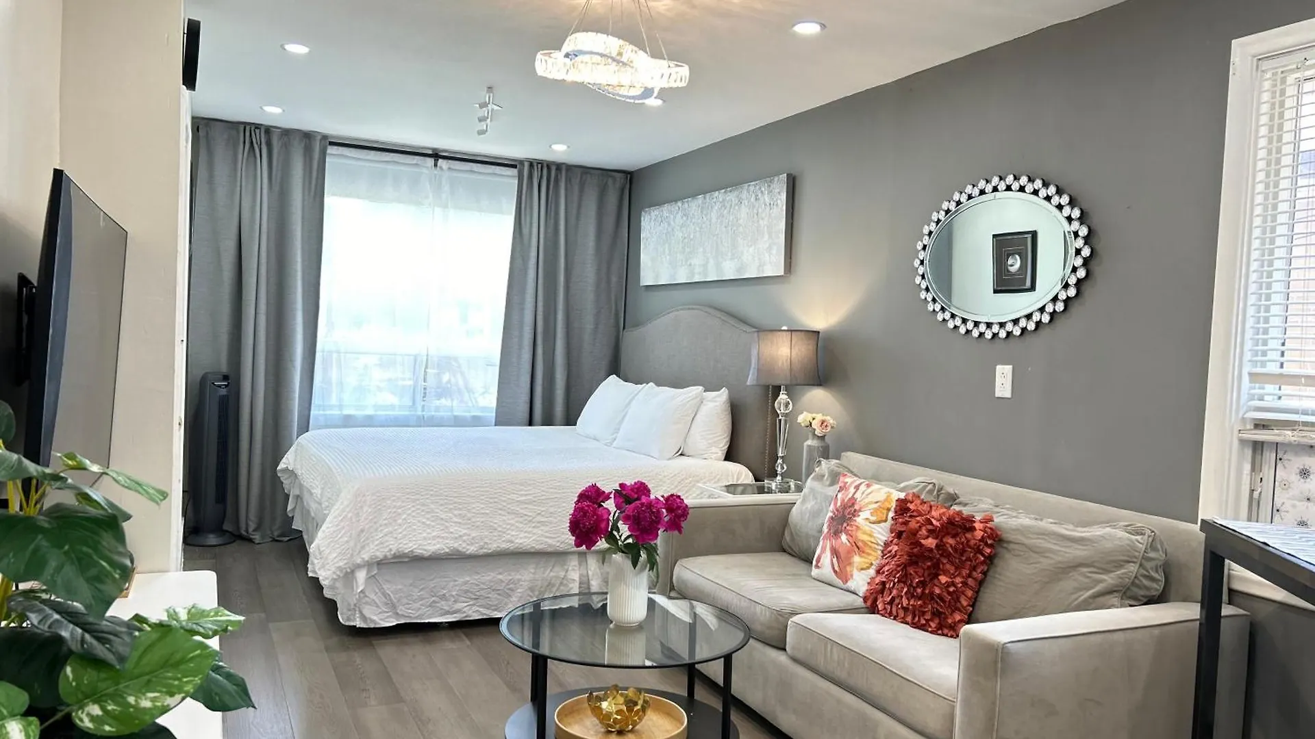 Modern Lux Family Rooms - Kingbed - Near Sheppard W Station Toronto 0*,