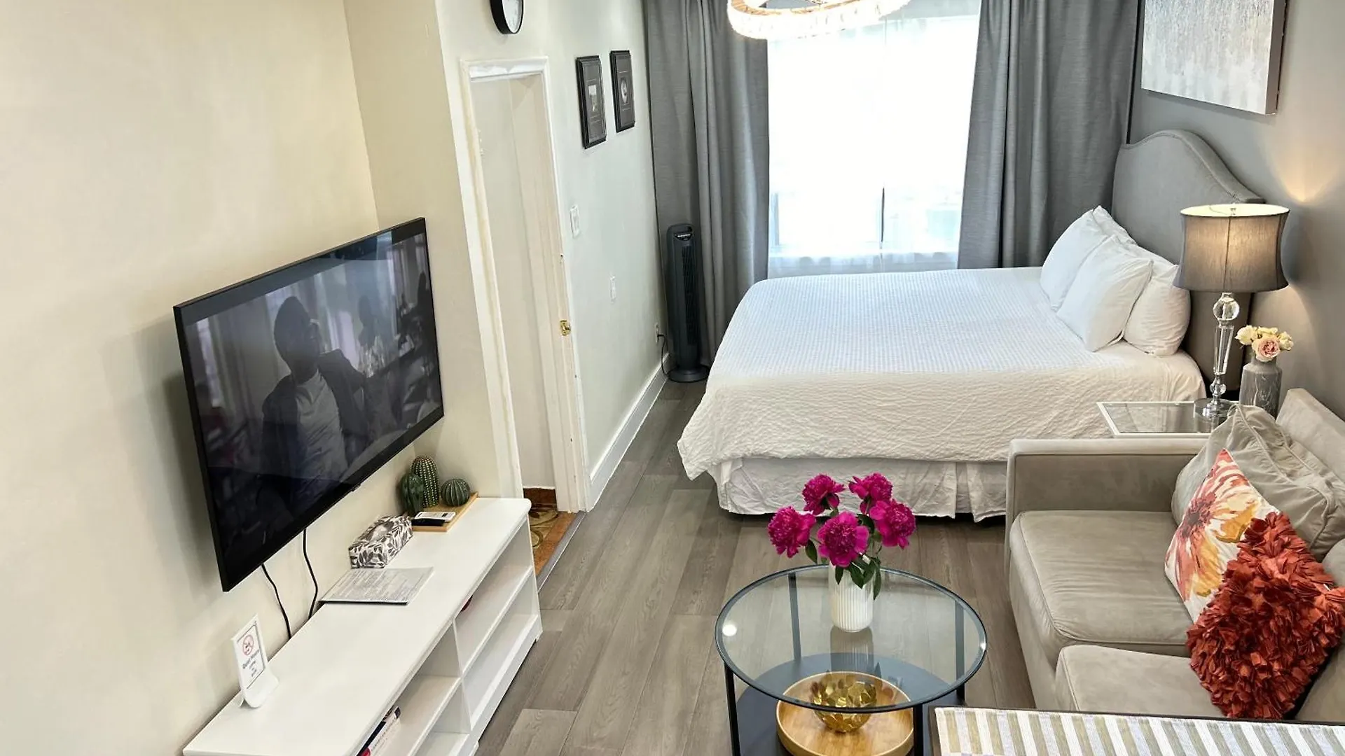 Modern Lux Family Rooms - Kingbed - Near Sheppard W Station Toronto 0*,  Canada