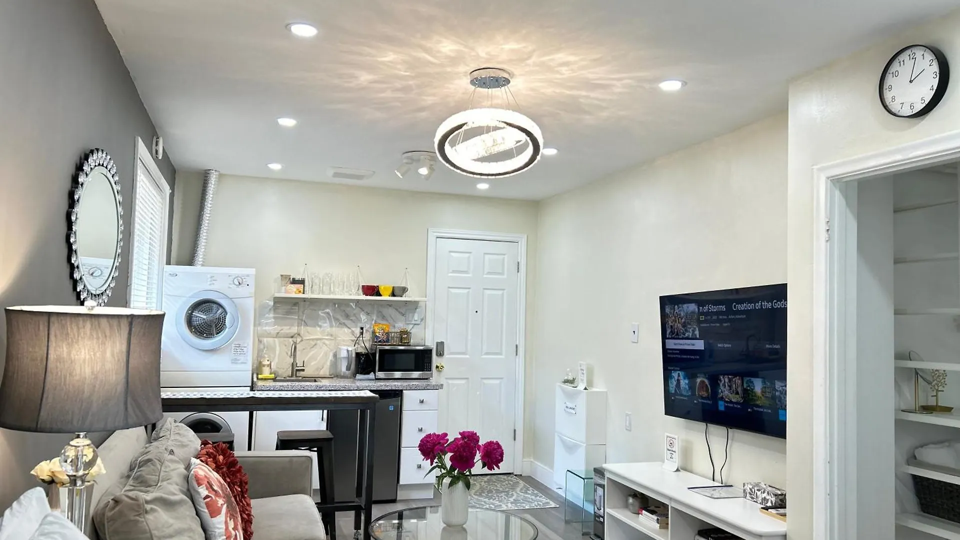 Modern Lux Family Rooms - Kingbed - Near Sheppard W Station Toronto Homestay