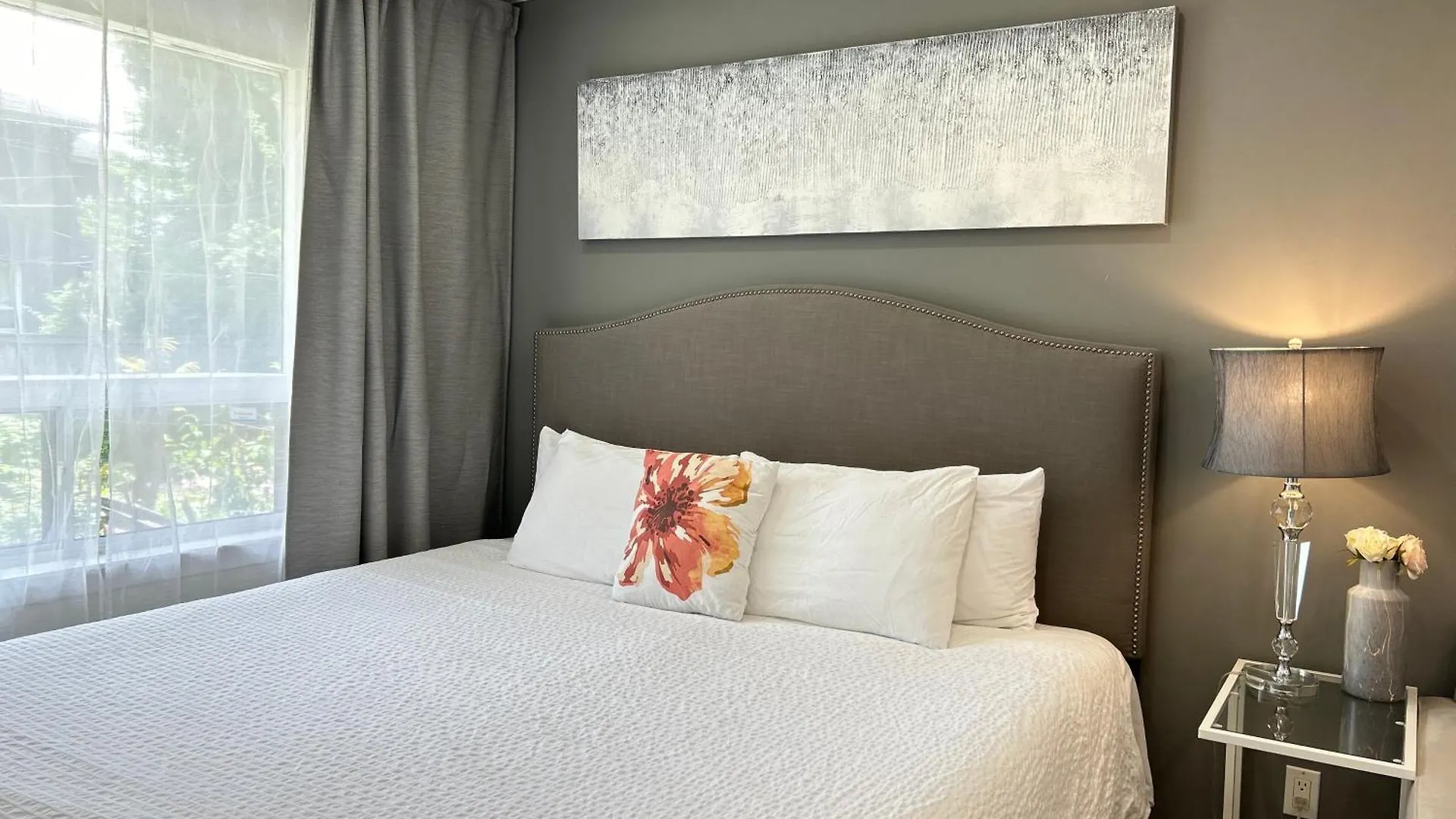 Modern Lux Family Rooms - Kingbed - Near Sheppard W Station Toronto 0*,  Canada