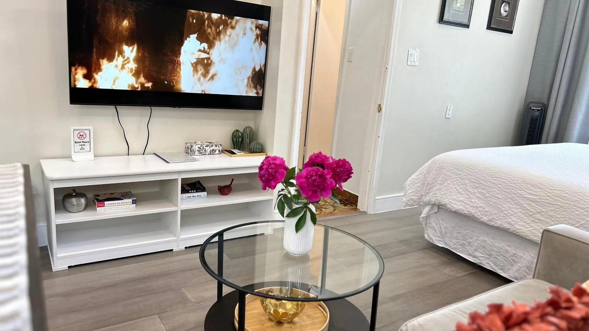 Homestay Modern Lux Family Rooms - Kingbed - Near Sheppard W Station Toronto