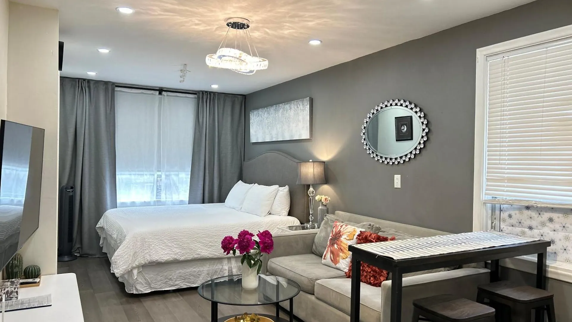 Modern Lux Family Rooms - Kingbed - Near Sheppard W Station Toronto 0*,  Canada