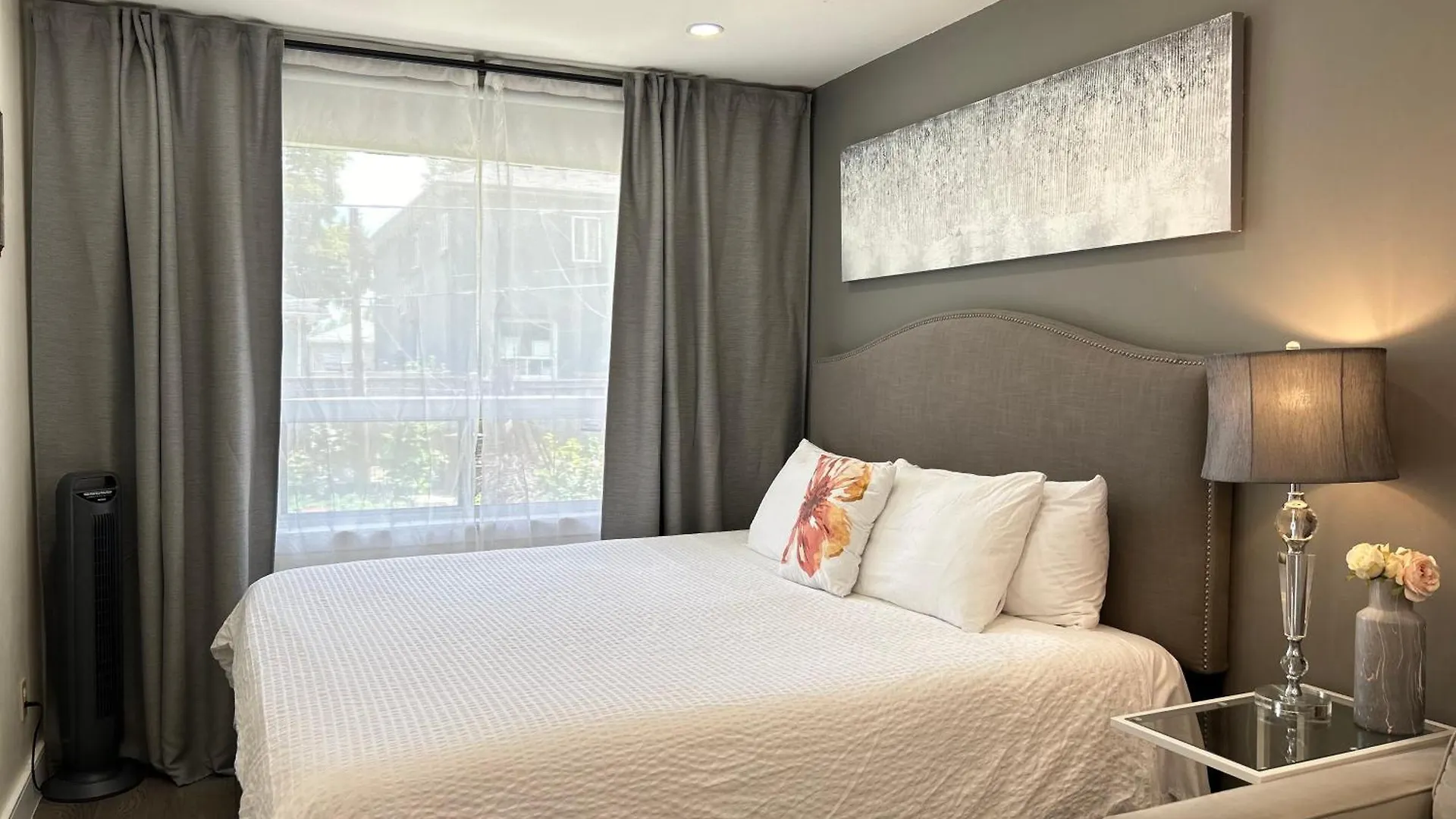 Homestay Modern Lux Family Rooms - Kingbed - Near Sheppard W Station Toronto Canada