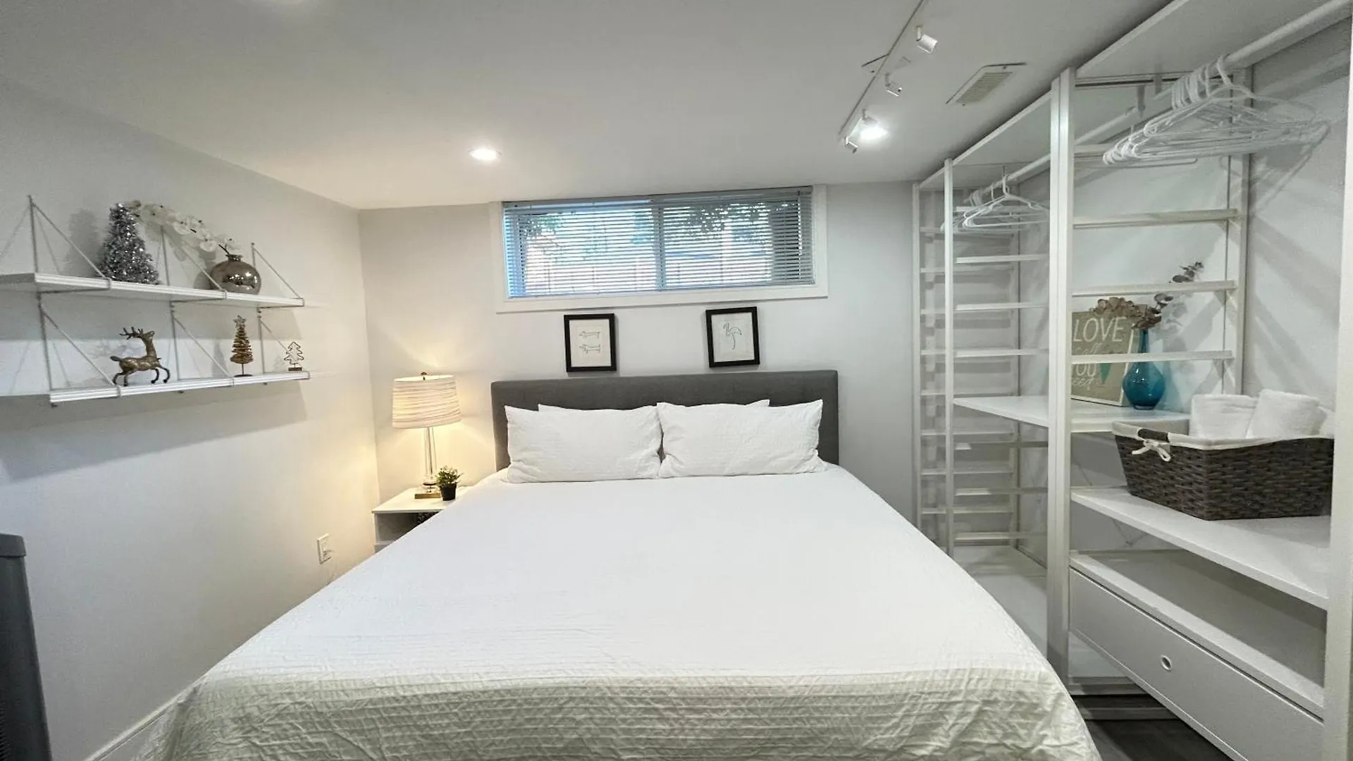 Modern Lux Family Rooms - Kingbed - Near Sheppard W Station Toronto 0*,