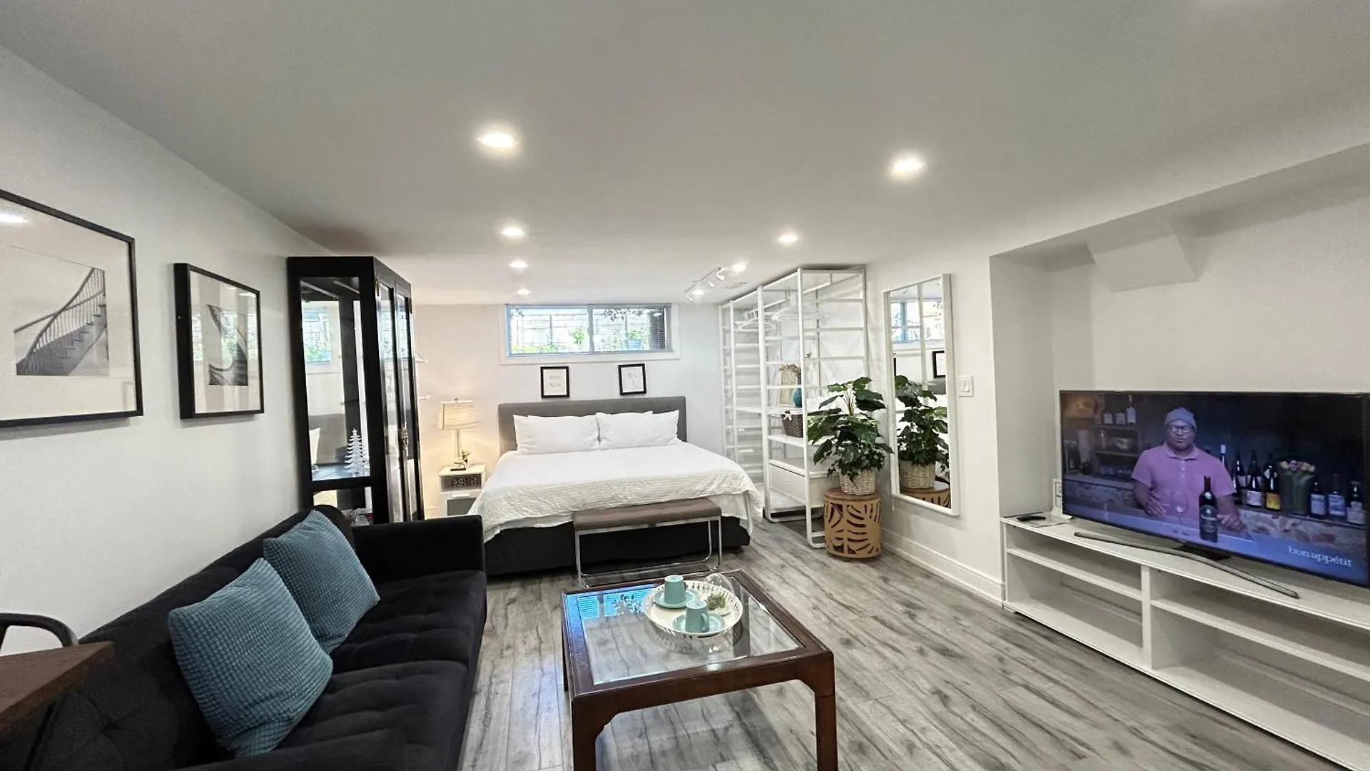 Homestay Modern Lux Family Rooms - Kingbed - Near Sheppard W Station Toronto