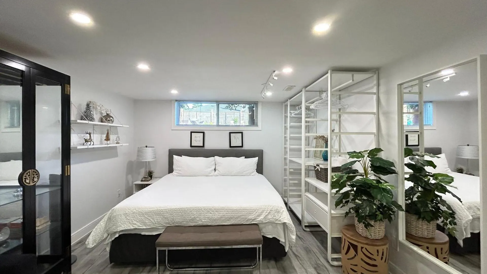 Modern Lux Family Rooms - Kingbed - Near Sheppard W Station Toronto 0*,