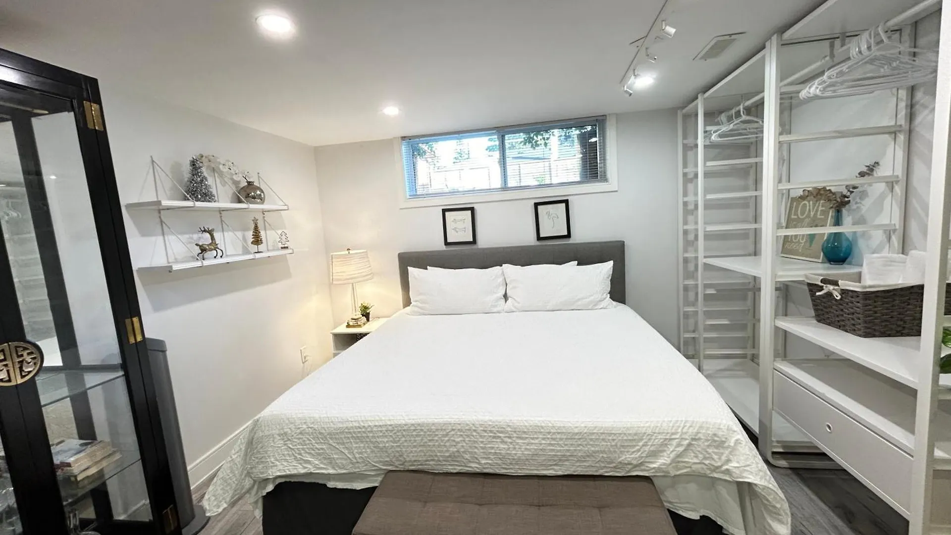 Modern Lux Family Rooms - Kingbed - Near Sheppard W Station Toronto