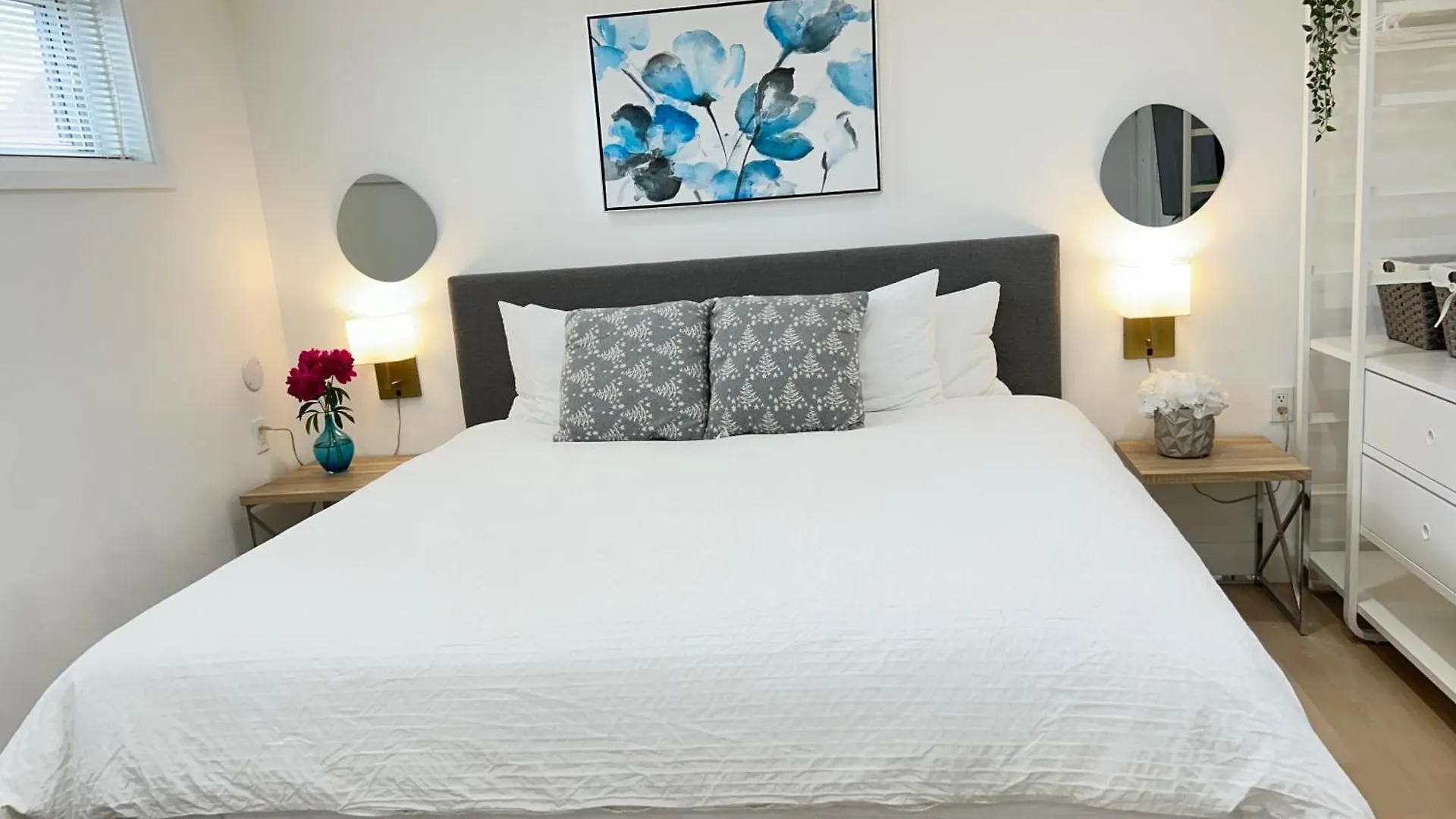 Modern Lux Family Rooms - Kingbed - Near Sheppard W Station Toronto 0*,  Canada