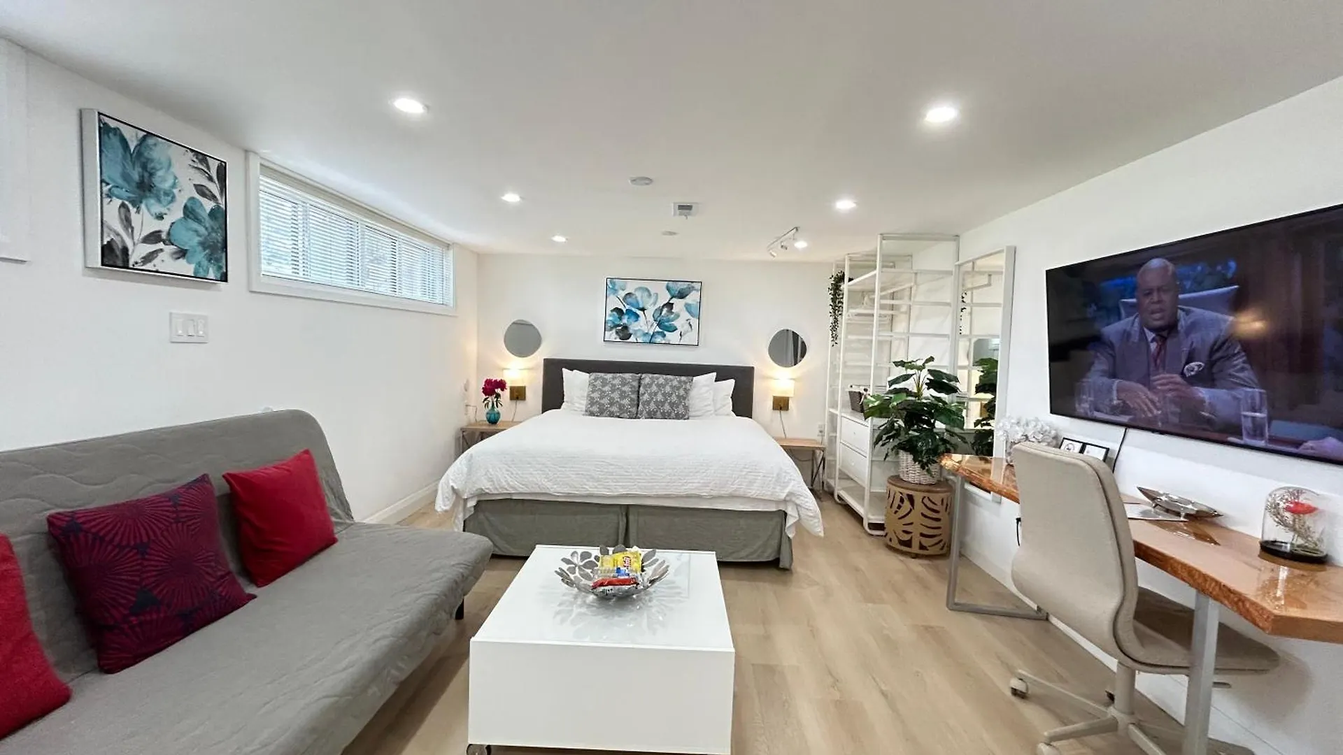 Modern Lux Family Rooms - Kingbed - Near Sheppard W Station Toronto Homestay