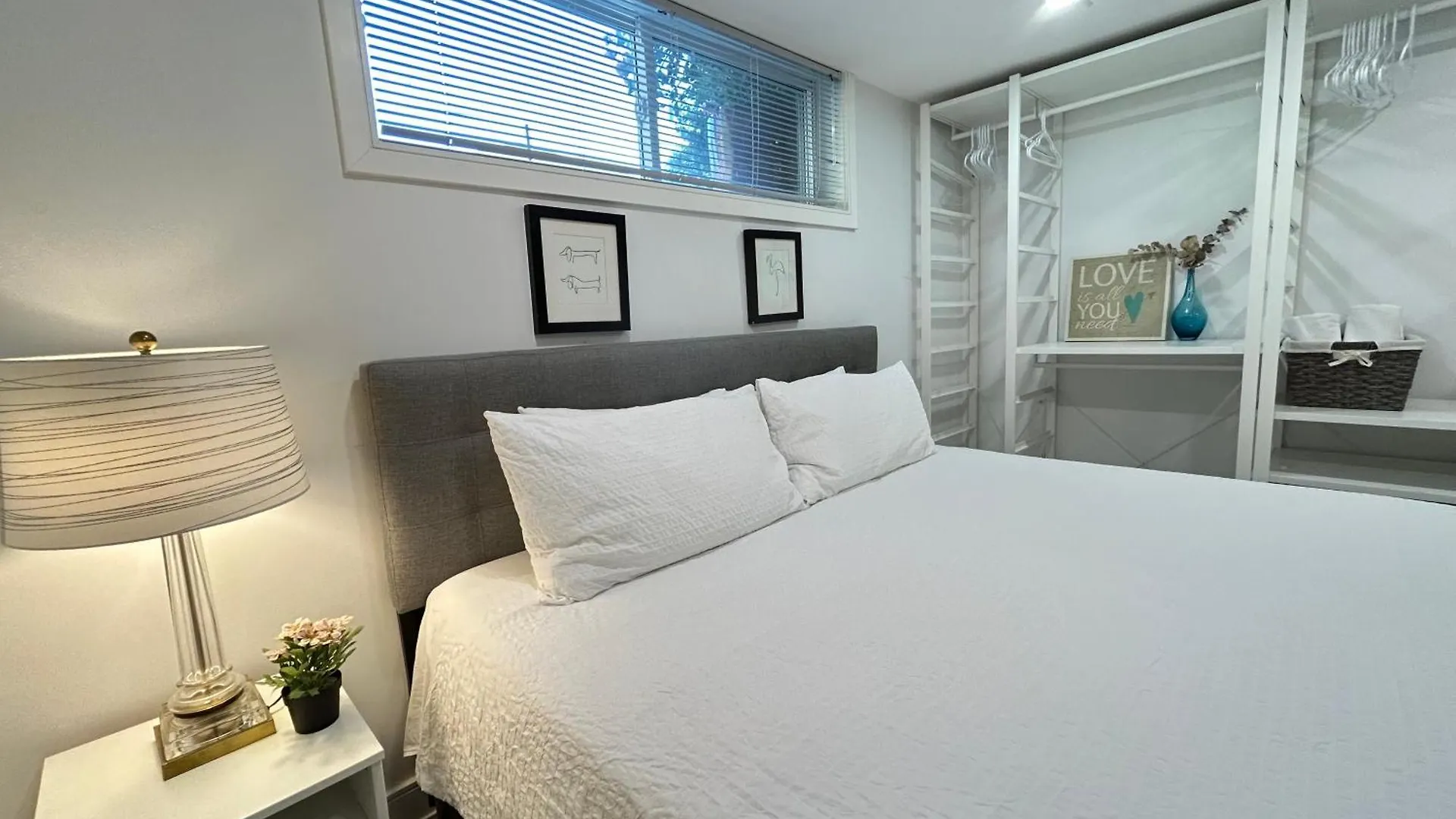 Modern Lux Family Rooms - Kingbed - Near Sheppard W Station Toronto 0*,  Canada