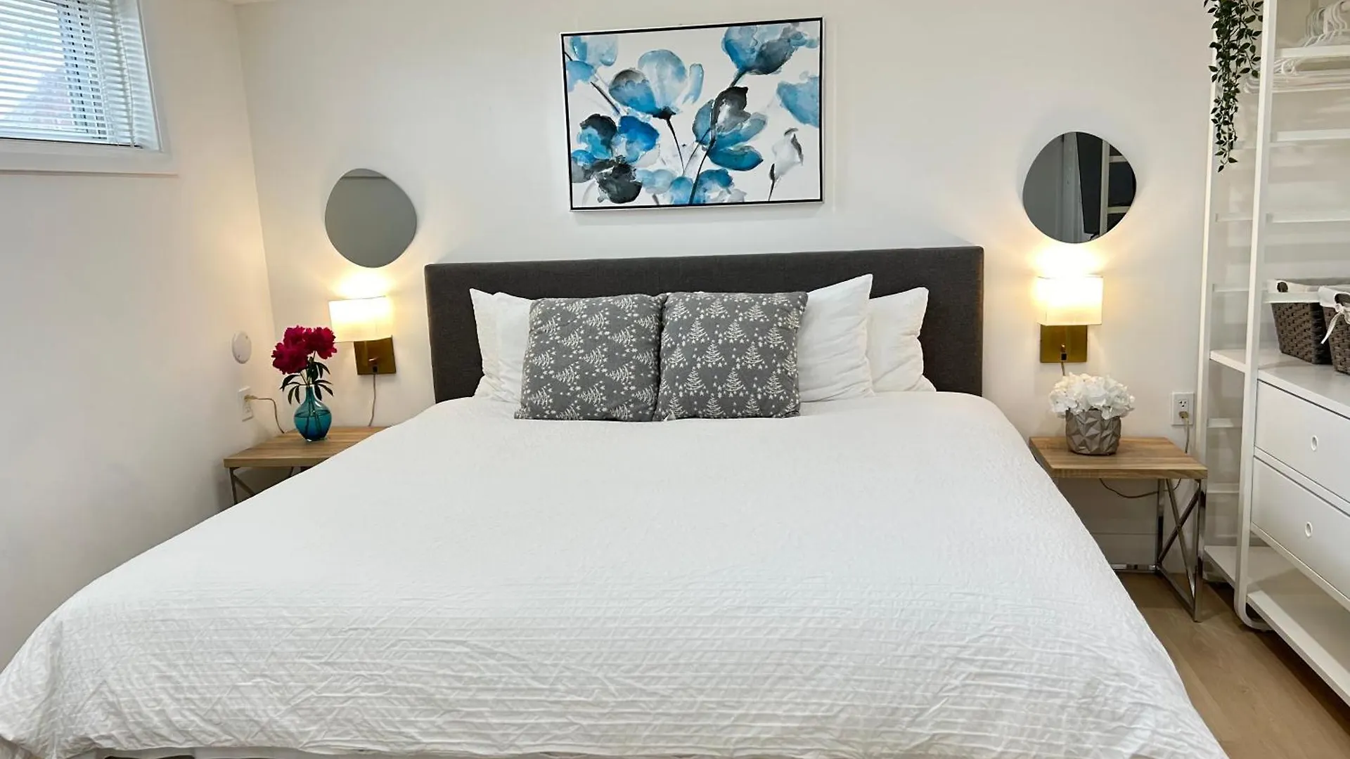 Homestay Modern Lux Family Rooms - Kingbed - Near Sheppard W Station Toronto Canada