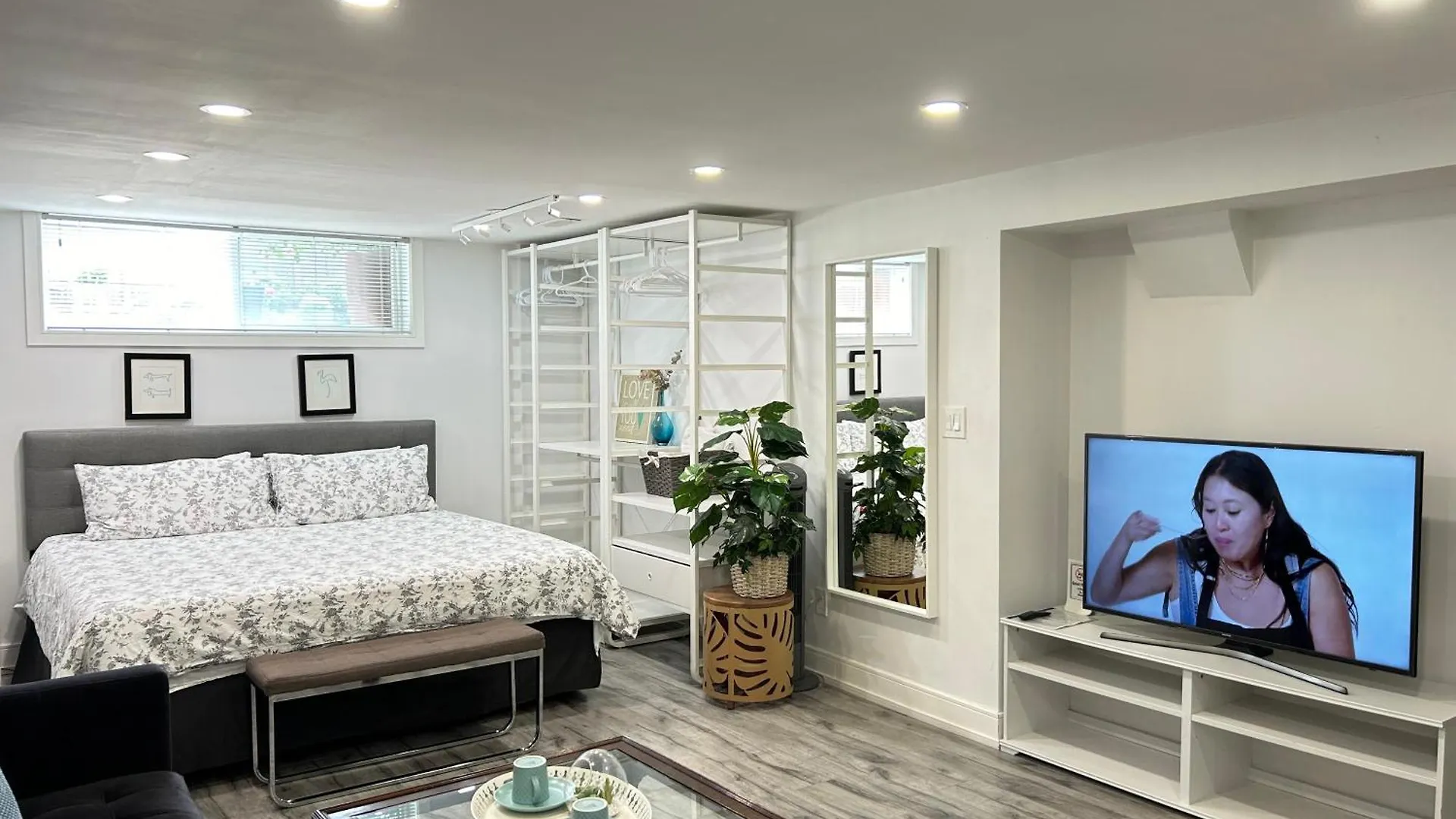 Modern Lux Family Rooms - Kingbed - Near Sheppard W Station Toronto 0*,