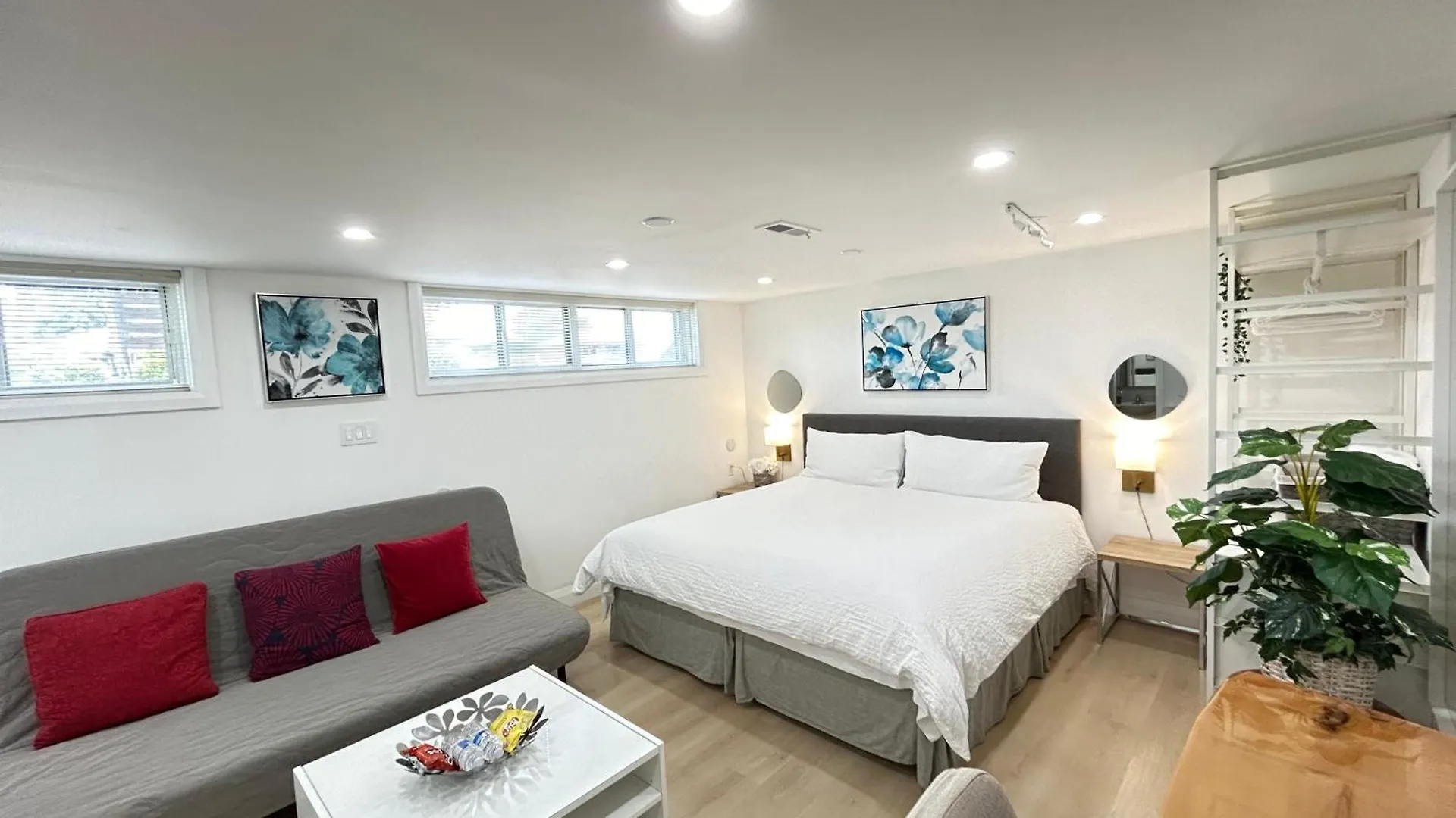 Homestay Modern Lux Family Rooms - Kingbed - Near Sheppard W Station Toronto Canada