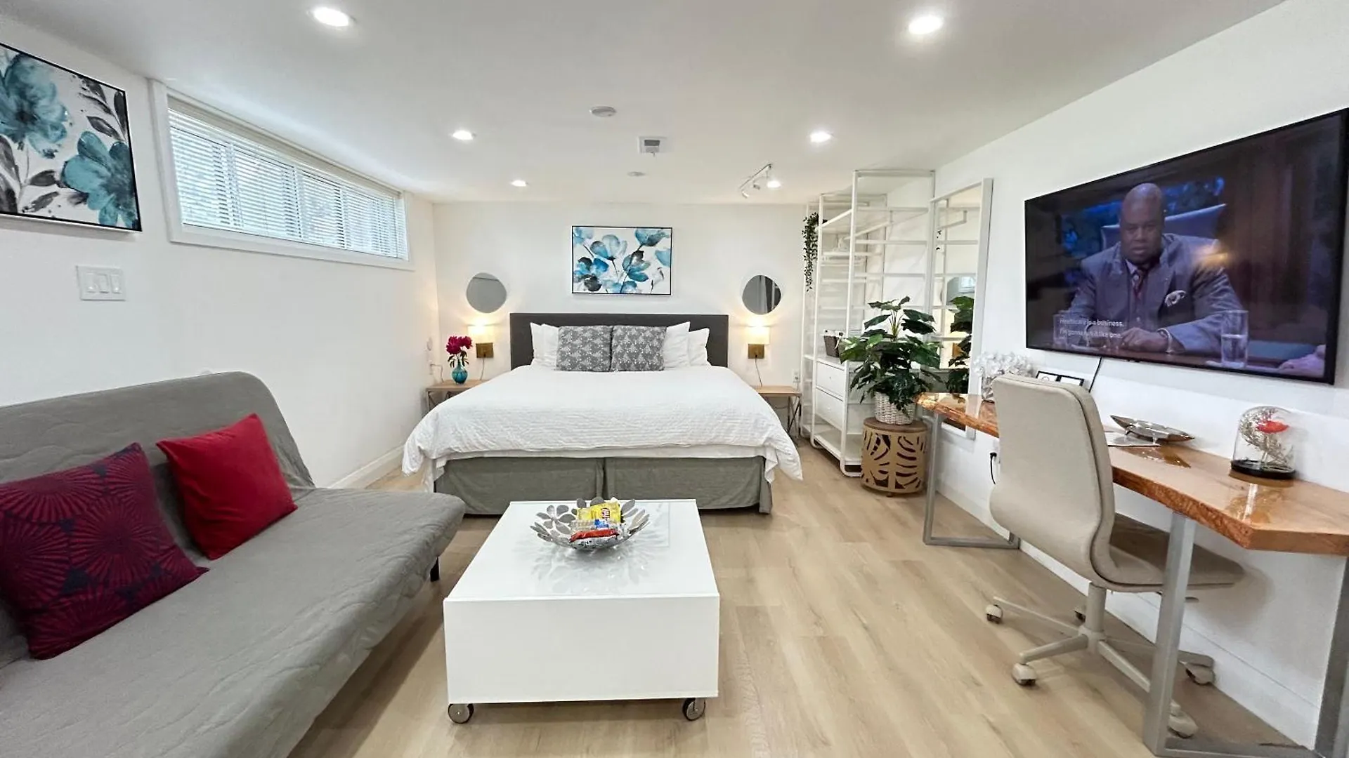 Modern Lux Family Rooms - Kingbed - Near Sheppard W Station Toronto