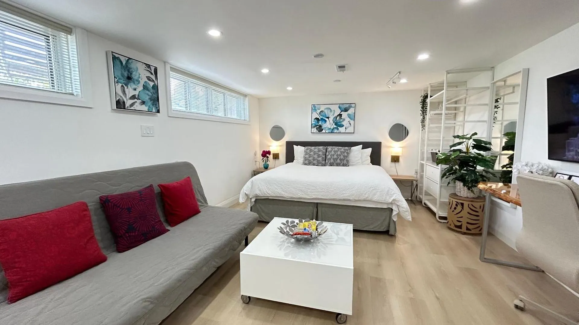 Homestay Modern Lux Family Rooms - Kingbed - Near Sheppard W Station Toronto