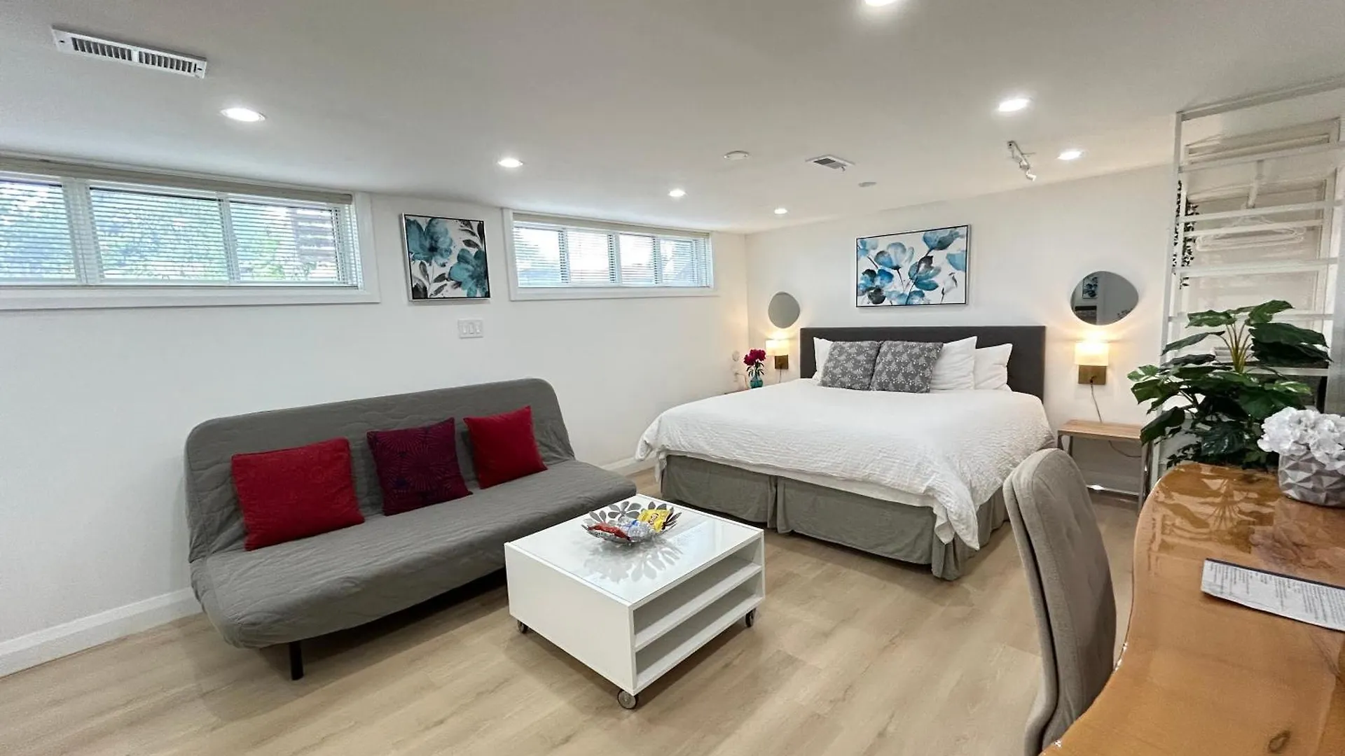 Homestay Modern Lux Family Rooms - Kingbed - Near Sheppard W Station Toronto