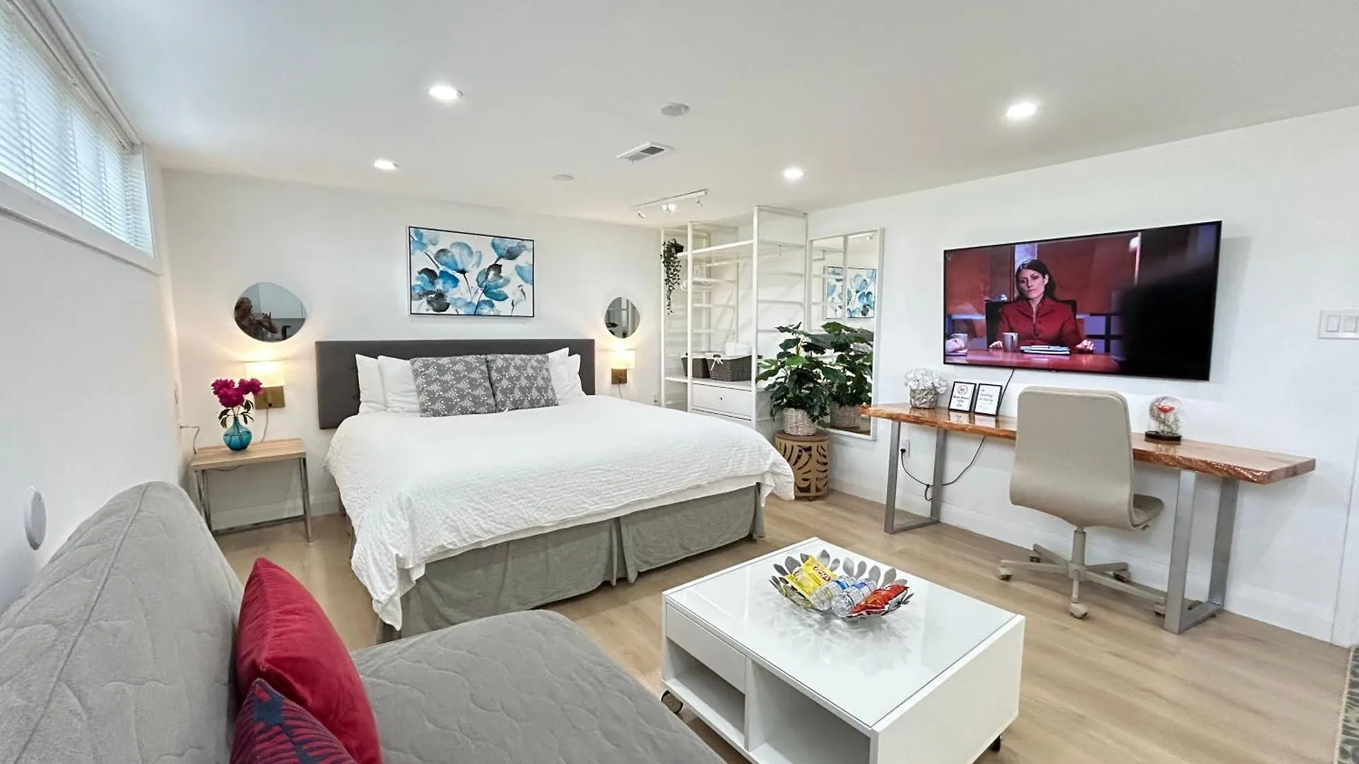 Homestay Modern Lux Family Rooms - Kingbed - Near Sheppard W Station Toronto
