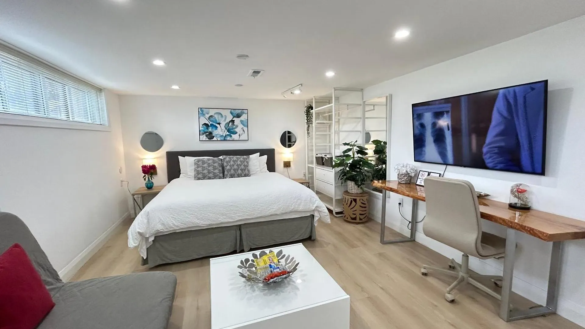 Modern Lux Family Rooms - Kingbed - Near Sheppard W Station Toronto 0*,  Canada