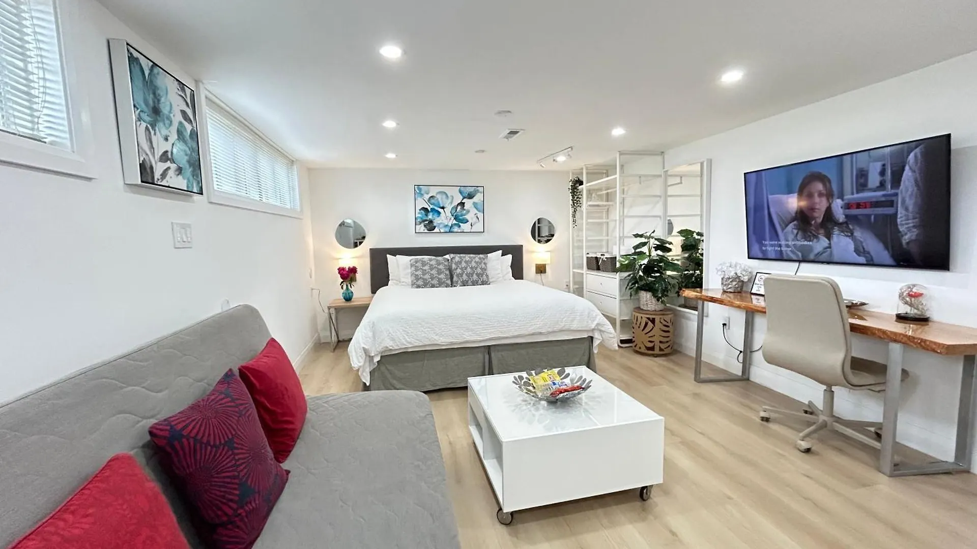 Modern Lux Family Rooms - Kingbed - Near Sheppard W Station Toronto Homestay
